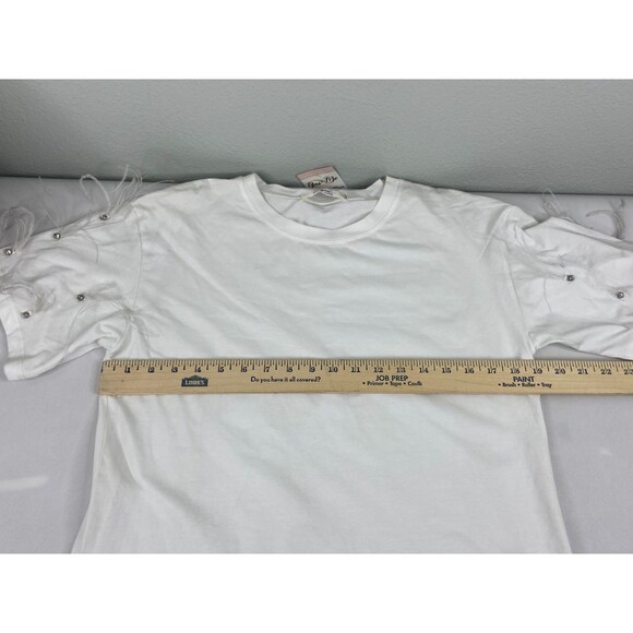 in2you Women Medium White T Shirt Feather Rhinestone Sleeve Casual NWT - Picture 8 of 9